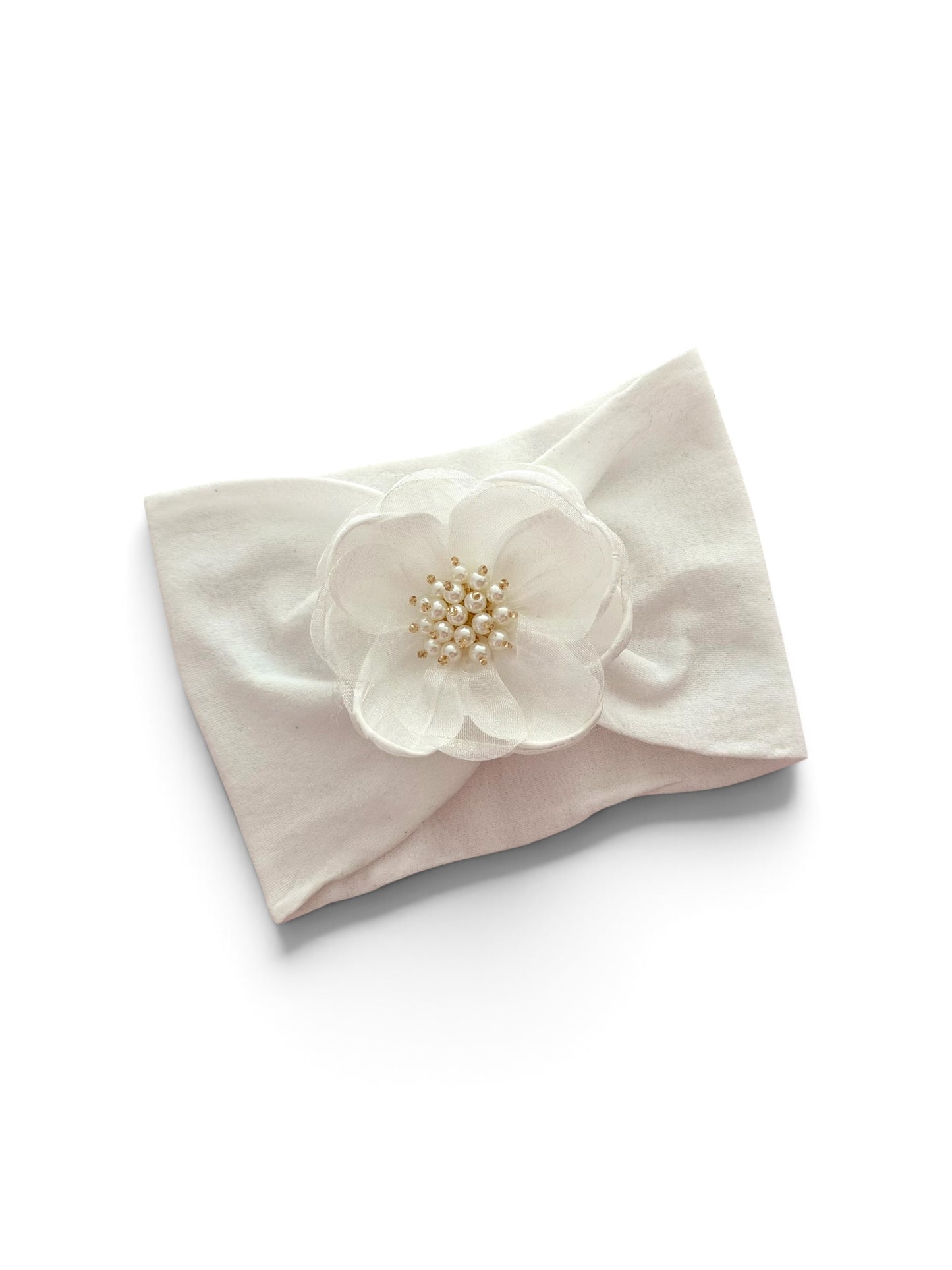 Tiara Amelia Blanca
